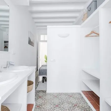 Exquisite&historic Flat With Rooftop * Барселона