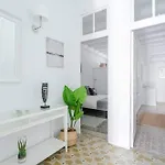 Exquisite&historic Flat With Rooftop شقة برشلونة